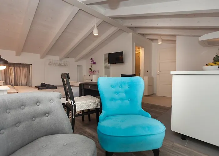 And Hey Πανσιόν