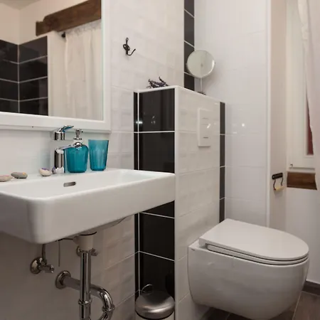 招待所 And Hey