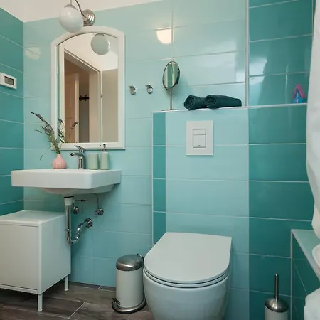 And Hey 4* 罗维尼