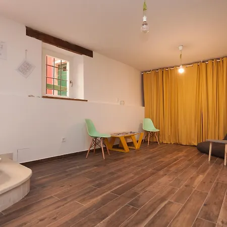 招待所 And Hey 罗维尼